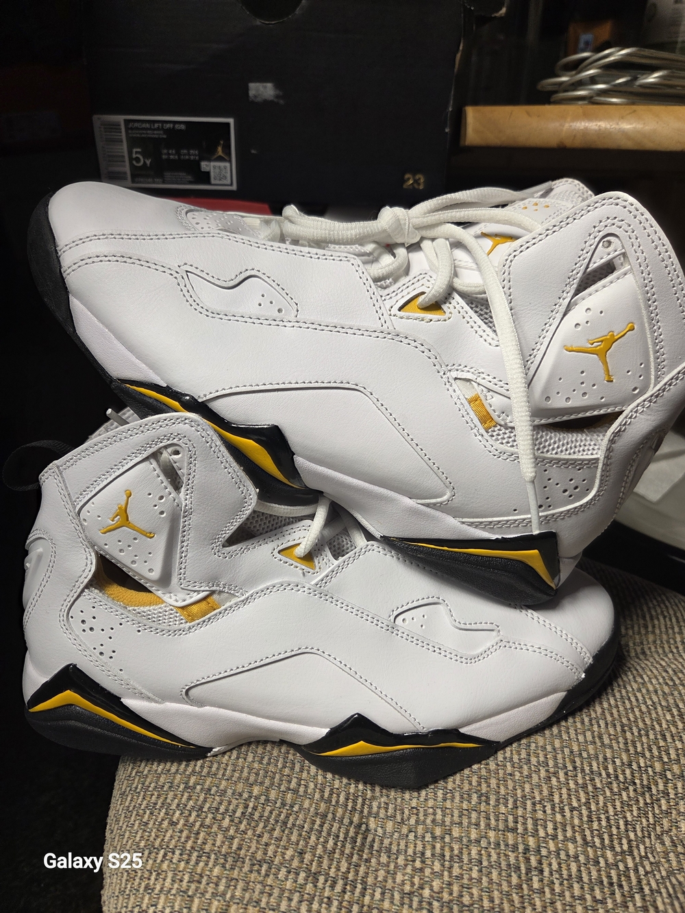 Jordan Men's White & Yellow Basketball Shoes